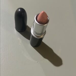 MAC Cosmetics in great condition. Shade HONEY LOVE WITH A MATT FINISH.